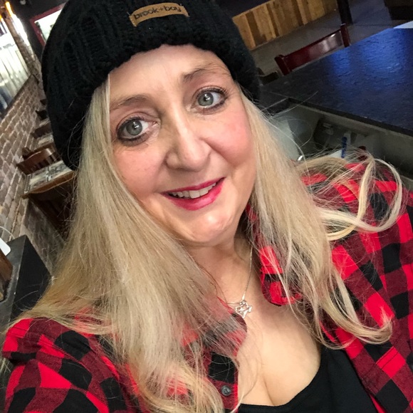 Meet your Posher, Cindie - Picture 1 of 1